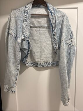 Cropped Acid Wash Denim Jacket - Light Blue